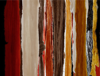 Quipu brûlé (détail). [Vue de l’installation, Henry Art Gallery, Université de Washington, Seattle]. 2019. Photo: Mark Woods. Avec la permission de l’artiste et de Lehmann Maupin, à New York, à Hong Kong et à Séoul.