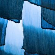 Indigo. Textiles et vêtements du monde