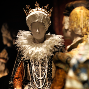 Renaissance fashion in paper 🌐