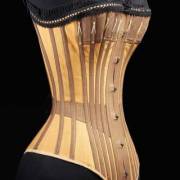 “Undressed : A brief history of underwear” 🌐